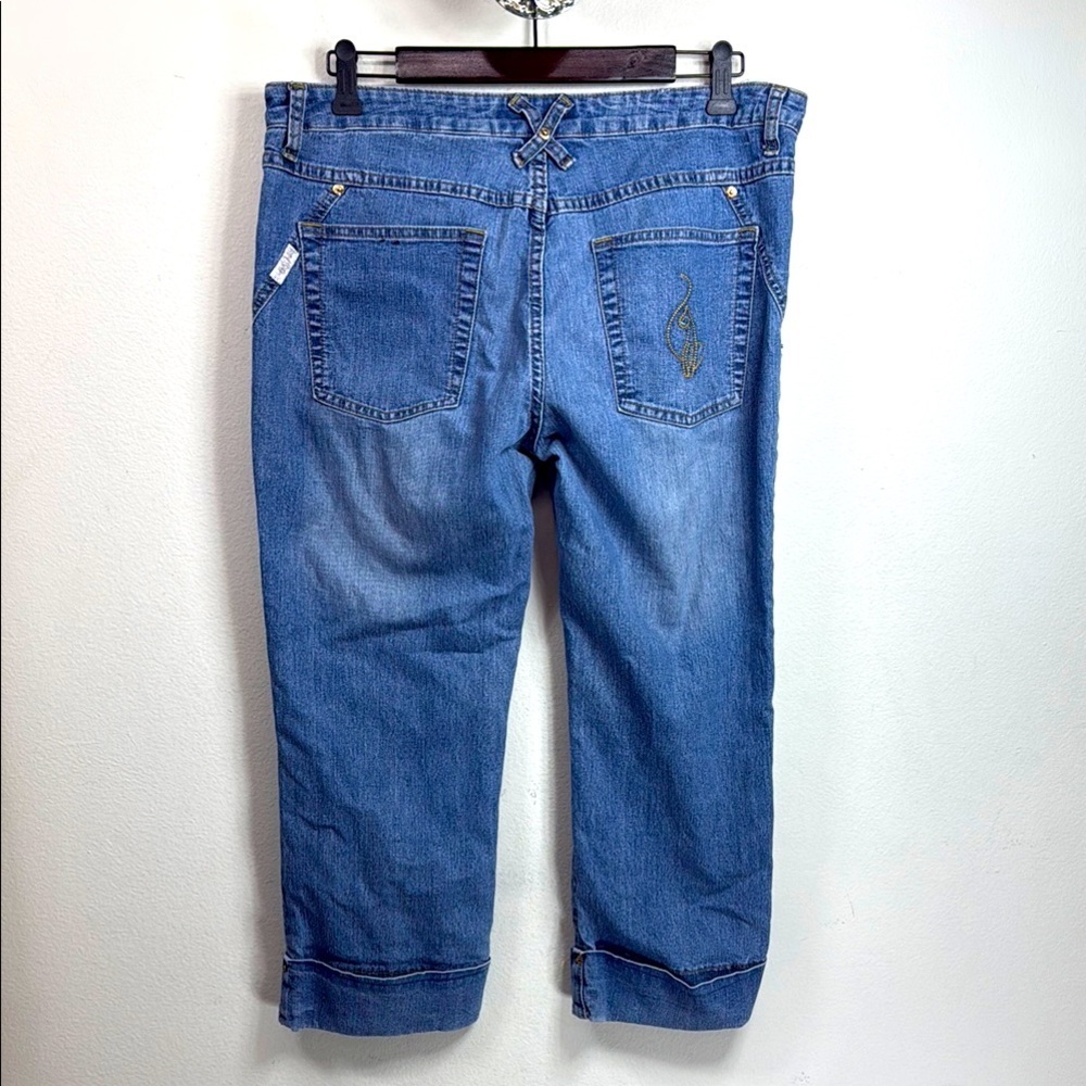 (H1) Baby Phat cut Vintage wide leg capri jeans size 15 large.